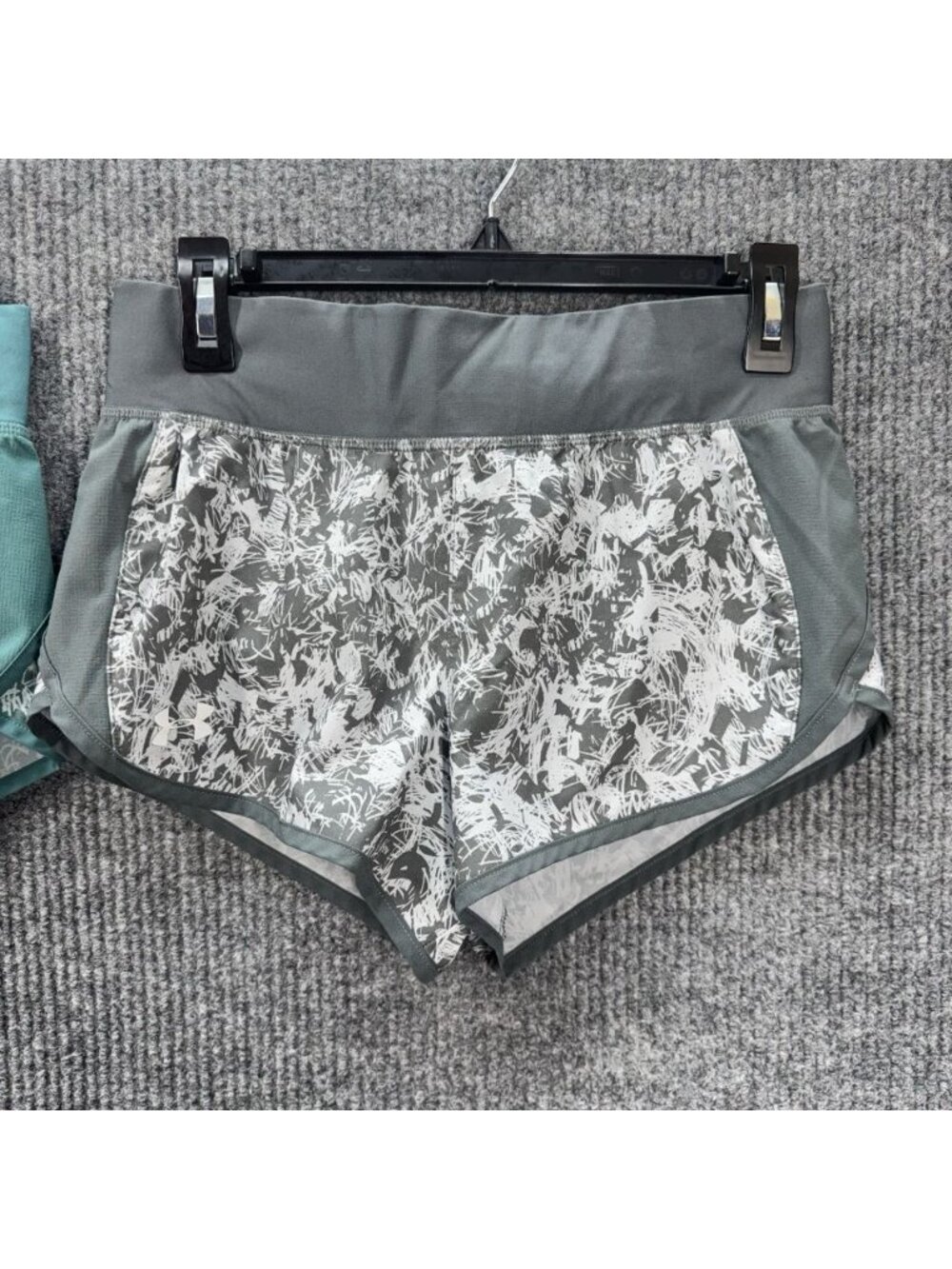 Lot Of 2 Under Armour Shorts Women Small Speedpocket Run Heatgear Fitted Lined - Picture 2 of 14